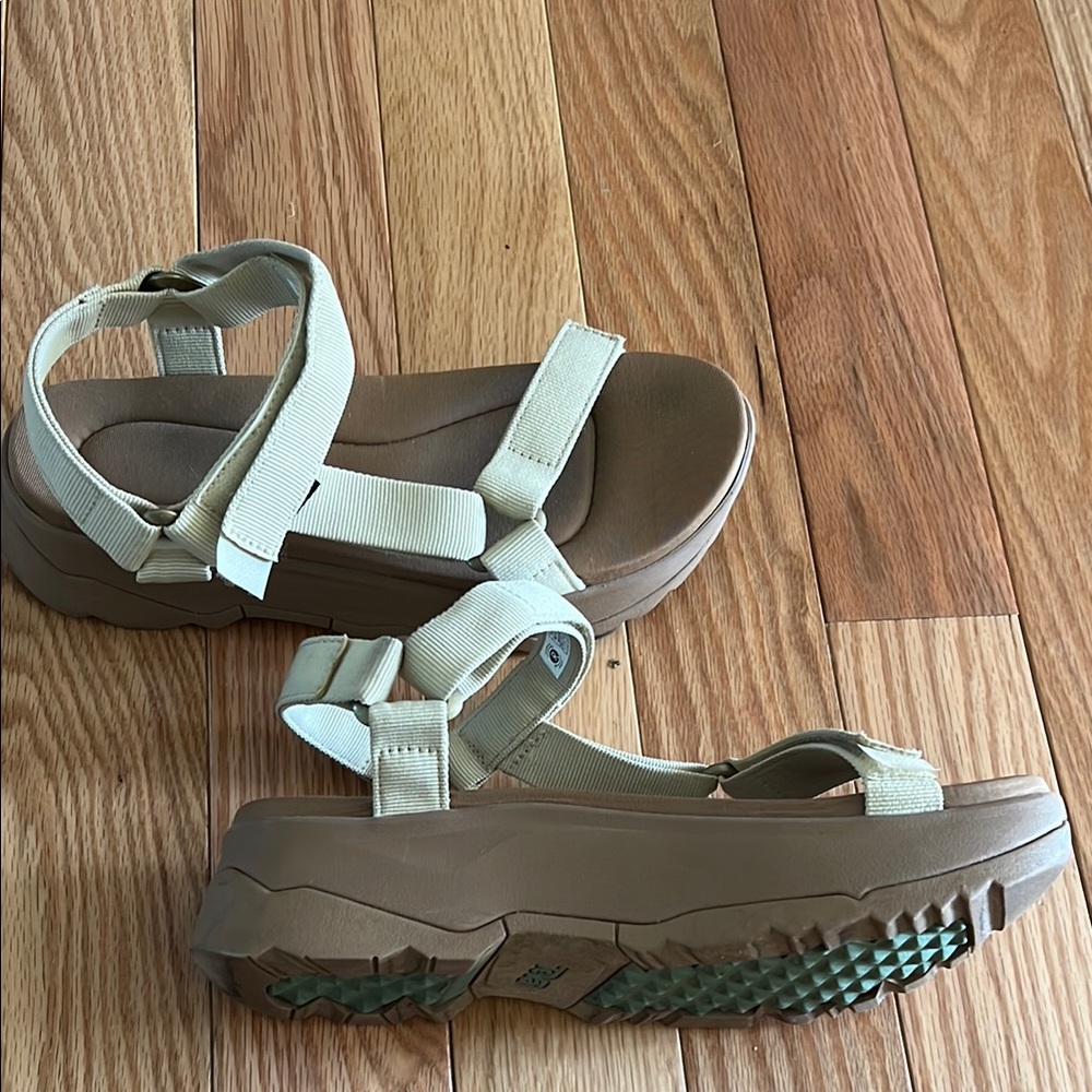 Women's Sandals in Cream and Brown